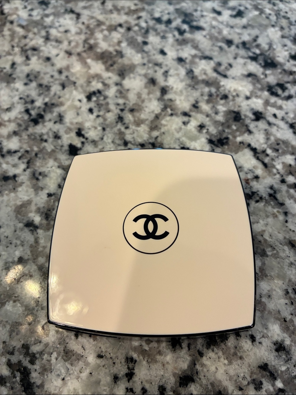 Chanel Eye Shadow Palette - Light - Picture 2 of 3